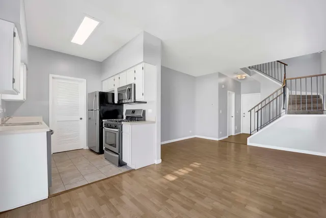 $2,100 | 2571 Eldorado Lane, Unit 1, Naperville, IL 60564