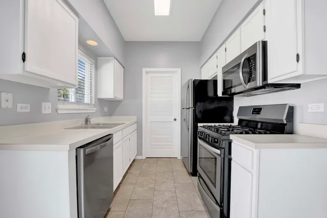 $2,100 | 2571 Eldorado Lane, Unit 1, Naperville, IL 60564