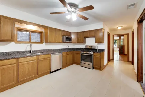 $725,000 | 3427 South Emerald Avenue, Chicago, IL 60616
