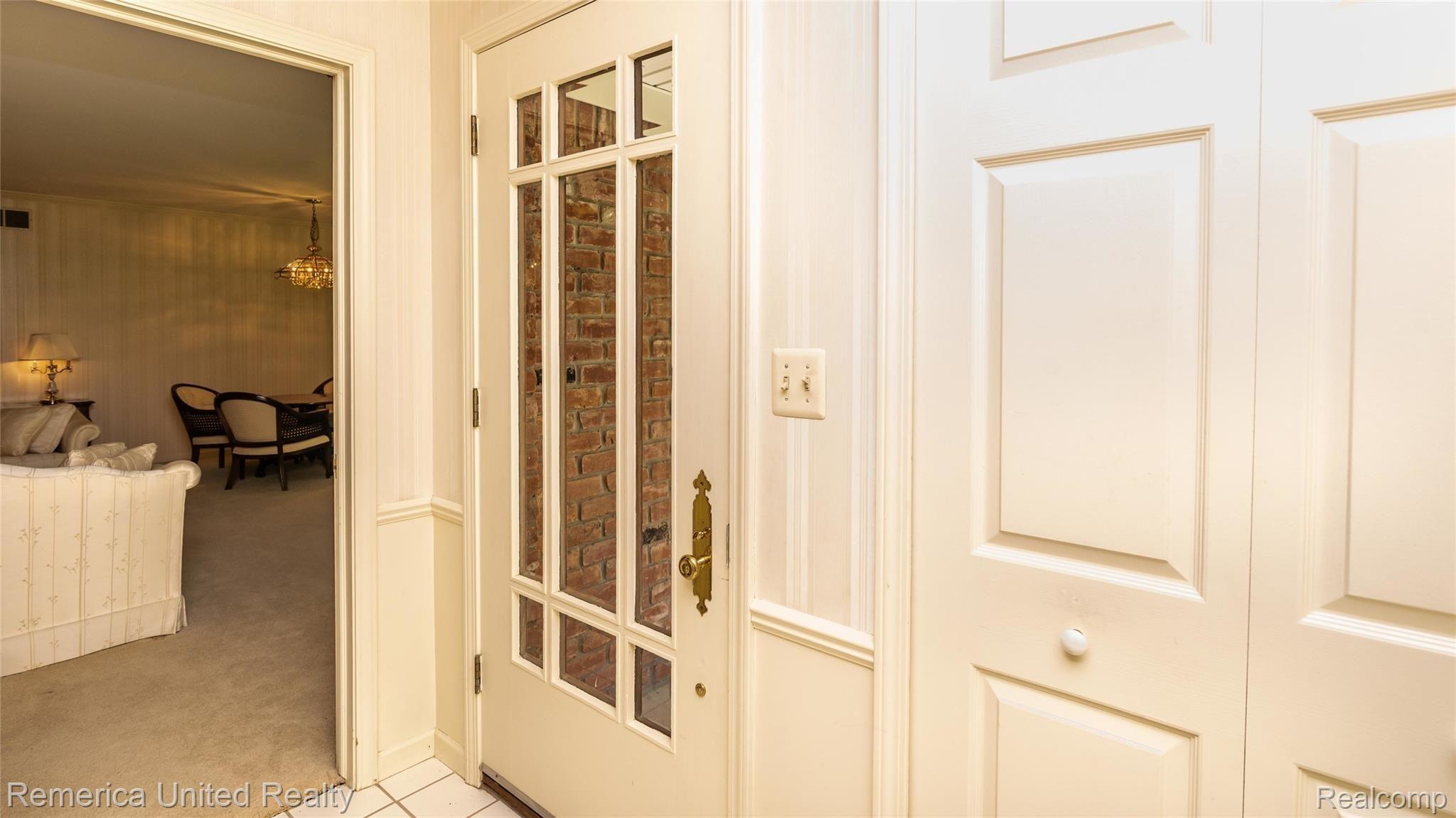 22077 Garfield Road Northville, MI 48167 - Photo 11 of 57 Entryway