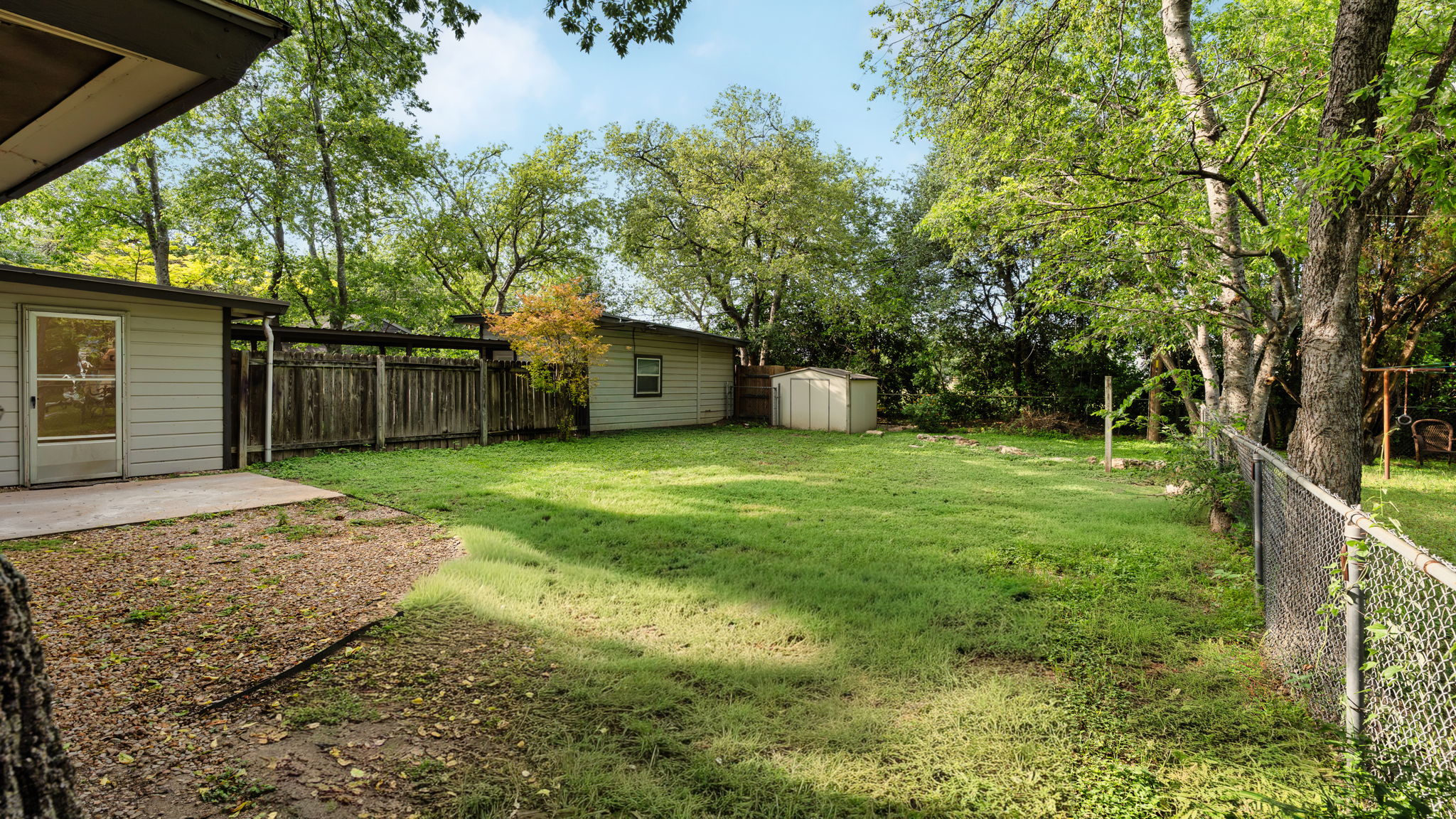 206 East Skyview Road Austin, TX 78752 - Photo 29 of 32 Deep private backyard.