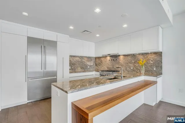 $1,109,000 | 320 Adolphus Avenue, Unit 1009, Cliffside Park, NJ 07010