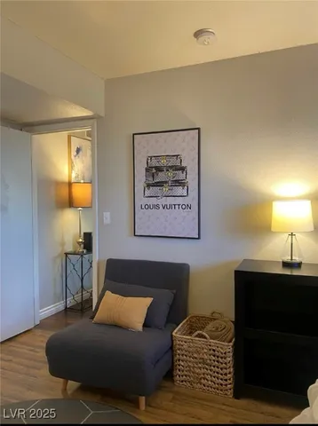 $950 | 615 South Royal Crest Circle, Unit 8, Las Vegas, NV 89169