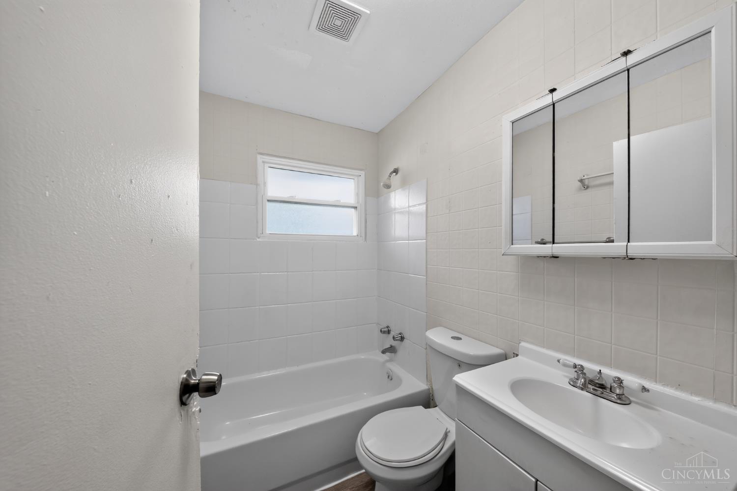 9670 Pippin Road Cincinnati, OH 45231 - Photo 24 of 30