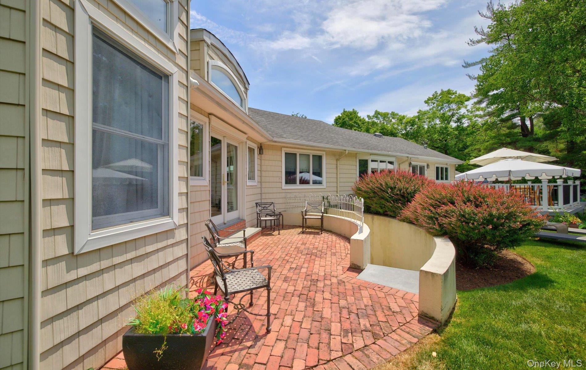 81 Lawrence Hill Road Huntington, NY 11743 - Photo 37 of 42