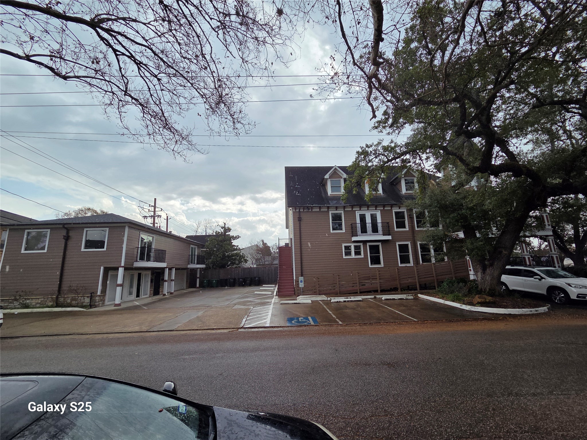 102 East 5th Street Houston, TX 77007 - Photo 43 of 44 Garage Apartment view: from opposite-side of street. Apt. is on the left-hand side