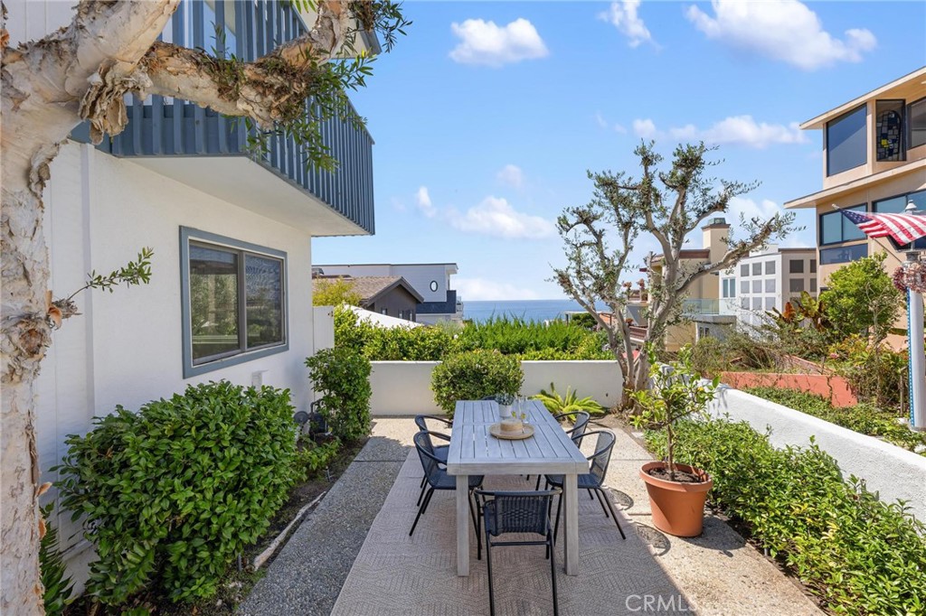 224 18th Street Manhattan Beach, CA 90266 - Photo 3 of 63 a view of a house with backyard and sitting area