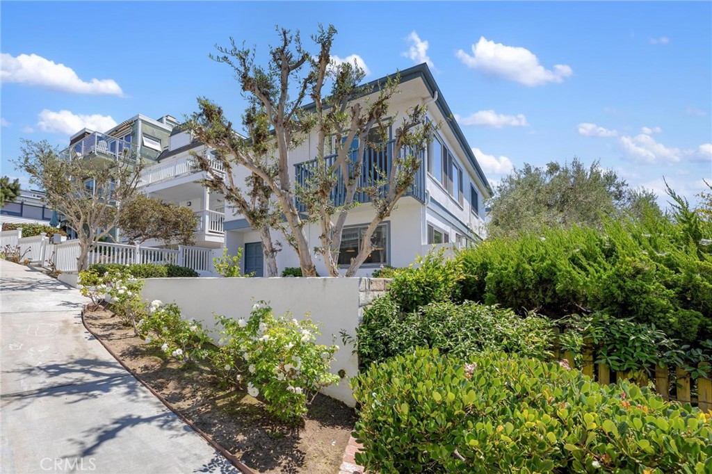 224 18th Street Manhattan Beach, CA 90266 - Photo 5 of 63