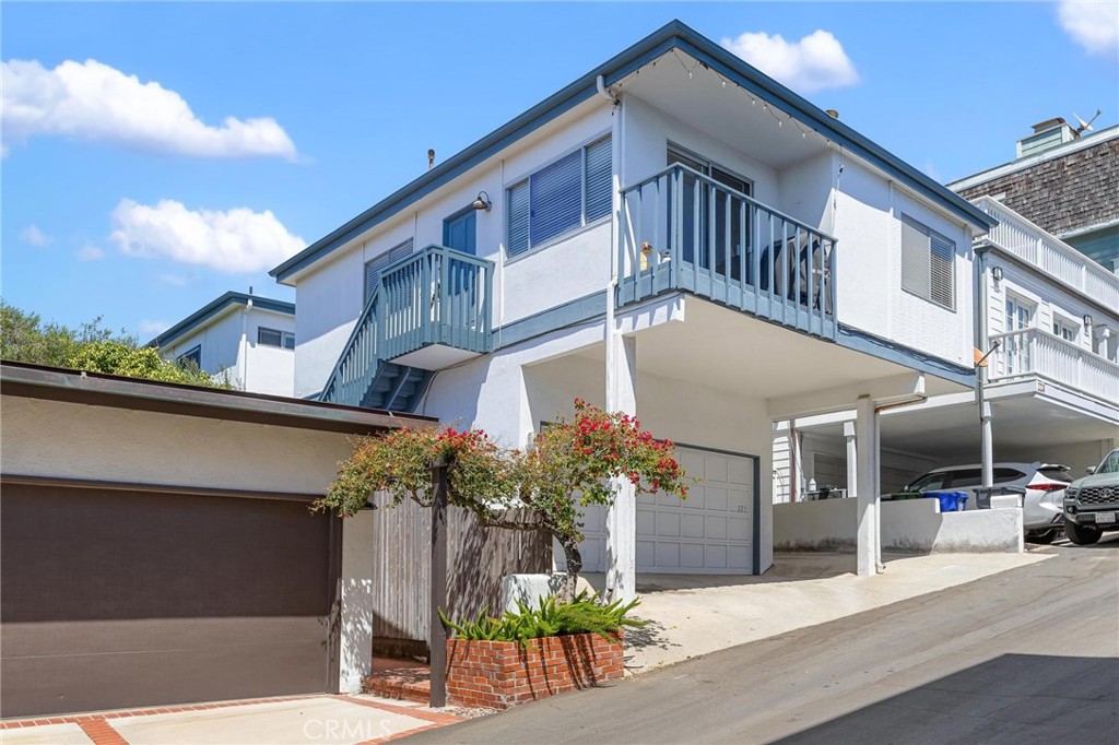 224 18th Street Manhattan Beach, CA 90266 - Photo 53 of 63 a view of a house with a street