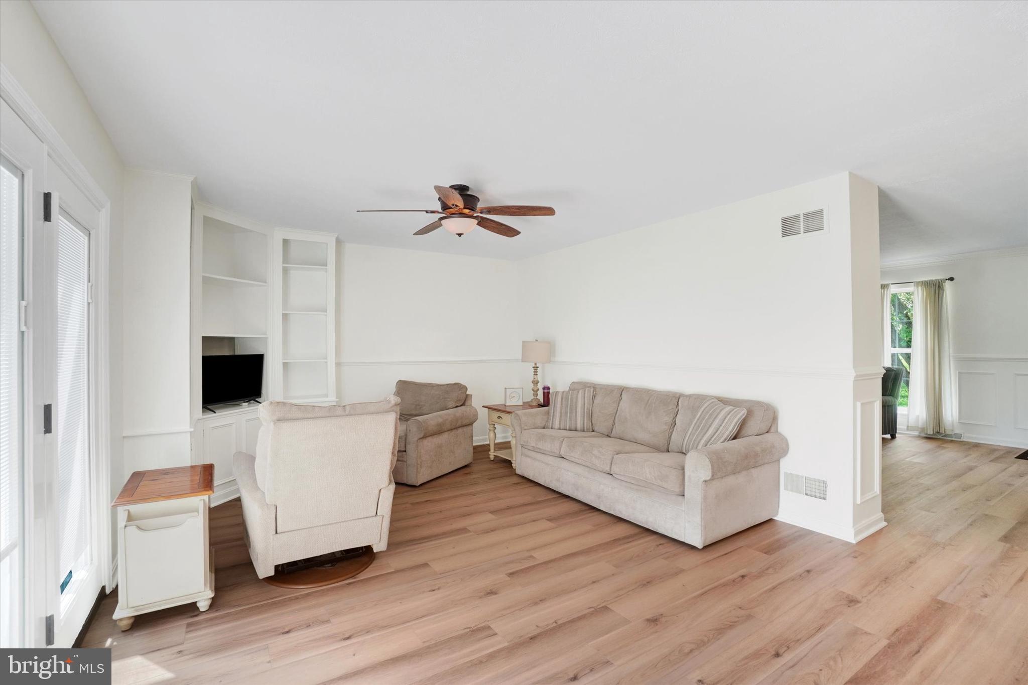 1190 Cherimoya Street York, PA 17404 - Photo 19 of 33 a living room with furniture and a flat screen tv
