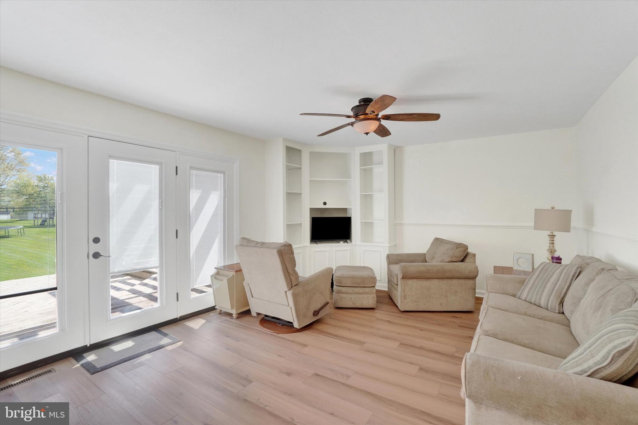 1190 Cherimoya Street York, PA 17404 - Photo 20 of 33 a living room with furniture and a flat screen tv