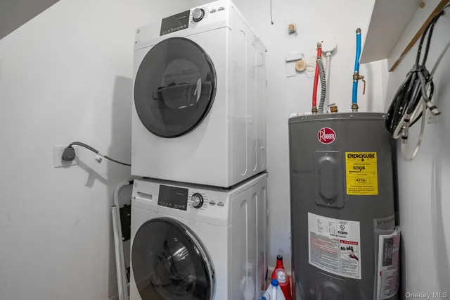 a view of a house with backyard and porch
