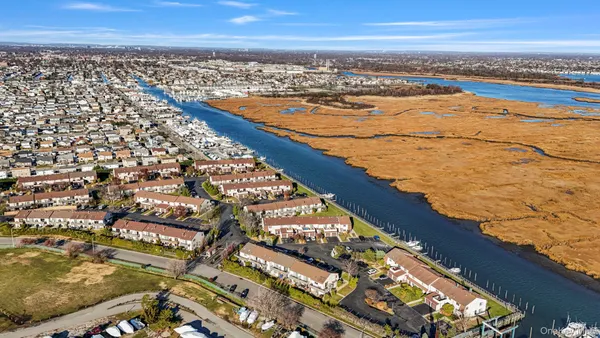 $364,900 | 1 Anchorage Way, Unit 1401, Freeport, NY 11520