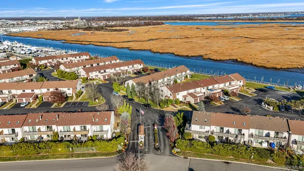 $364,900 | 1 Anchorage Way, Unit 1401, Freeport, NY 11520