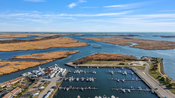 $364,900 | 1 Anchorage Way, Unit 1401, Freeport, NY 11520