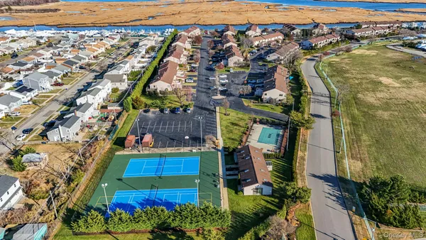 $364,900 | 1 Anchorage Way, Unit 1401, Freeport, NY 11520