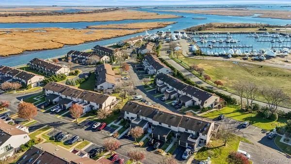 $364,900 | 1 Anchorage Way, Unit 1401, Freeport, NY 11520