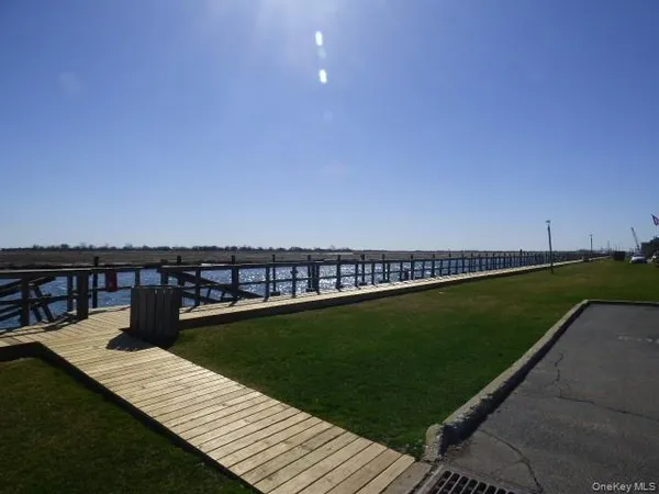 $364,900 | 1 Anchorage Way, Unit 1401, Freeport, NY 11520