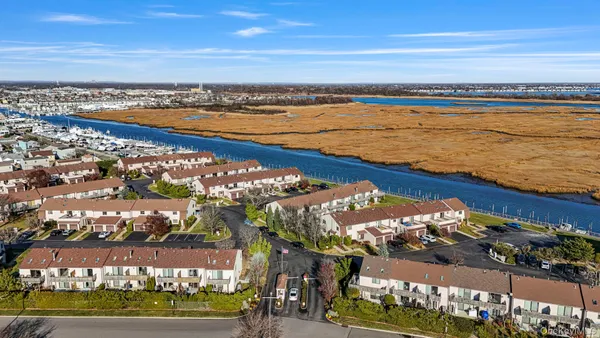 $364,900 | 1 Anchorage Way, Unit 1401, Freeport, NY 11520