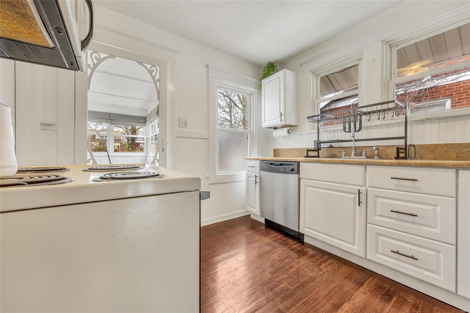 2436 Brown Road St. Louis, MO 63114 - Photo 11 of 26 Gallery Image 11