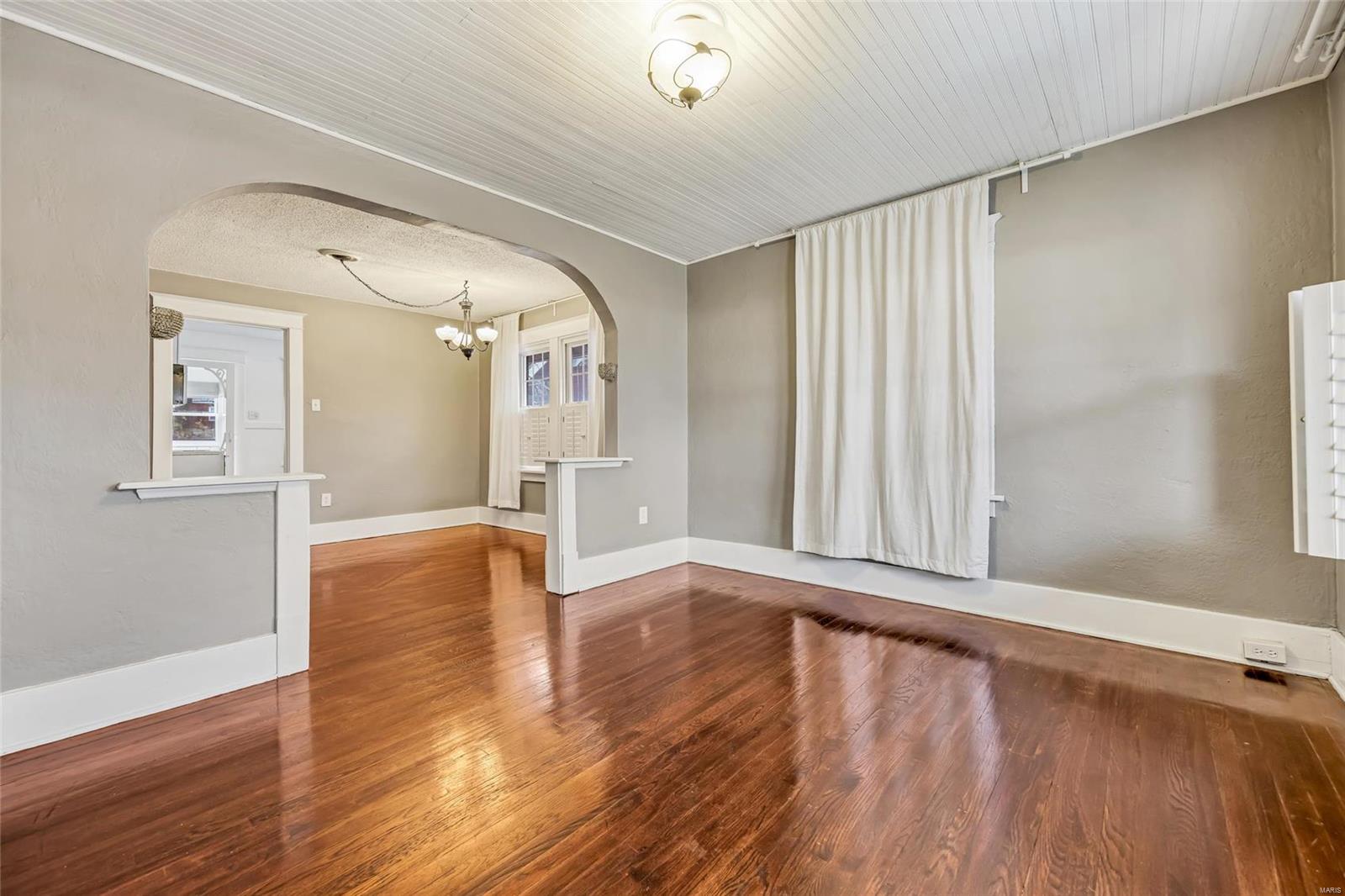 2436 Brown Road St. Louis, MO 63114 - Photo 4 of 26 Gallery Image 4