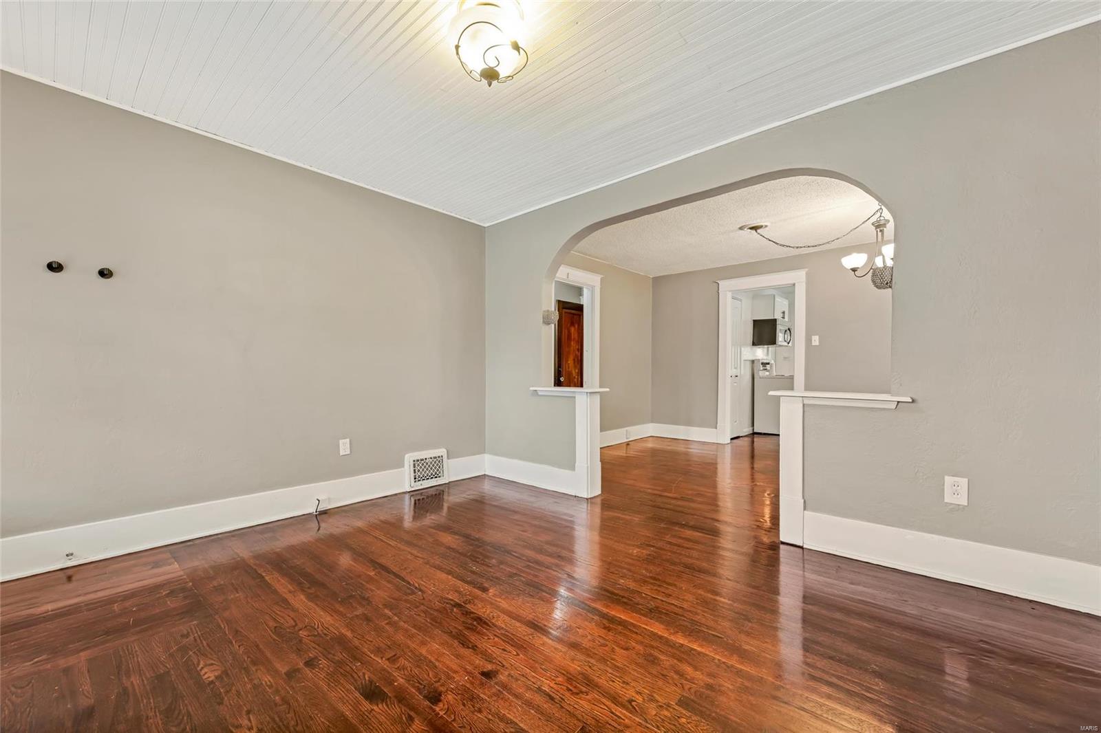 2436 Brown Road St. Louis, MO 63114 - Photo 5 of 26 Gallery Image 5