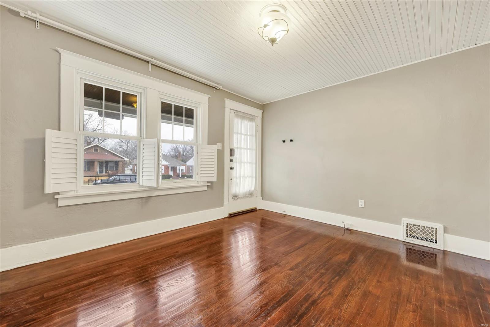 2436 Brown Road St. Louis, MO 63114 - Photo 6 of 26 Gallery Image 6