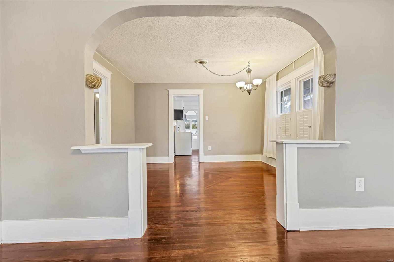 2436 Brown Road St. Louis, MO 63114 - Photo 8 of 26 Gallery Image 8