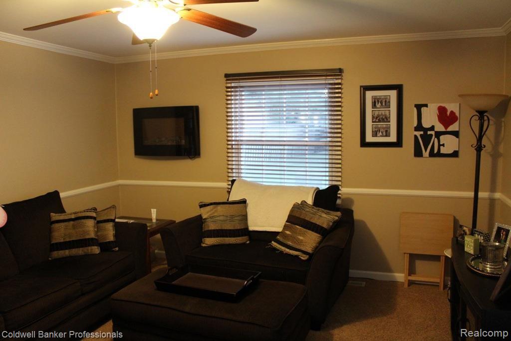 1255 Hampton Road Grosse Pointe, MI 48236 - Photo 11 of 27 9.jpg