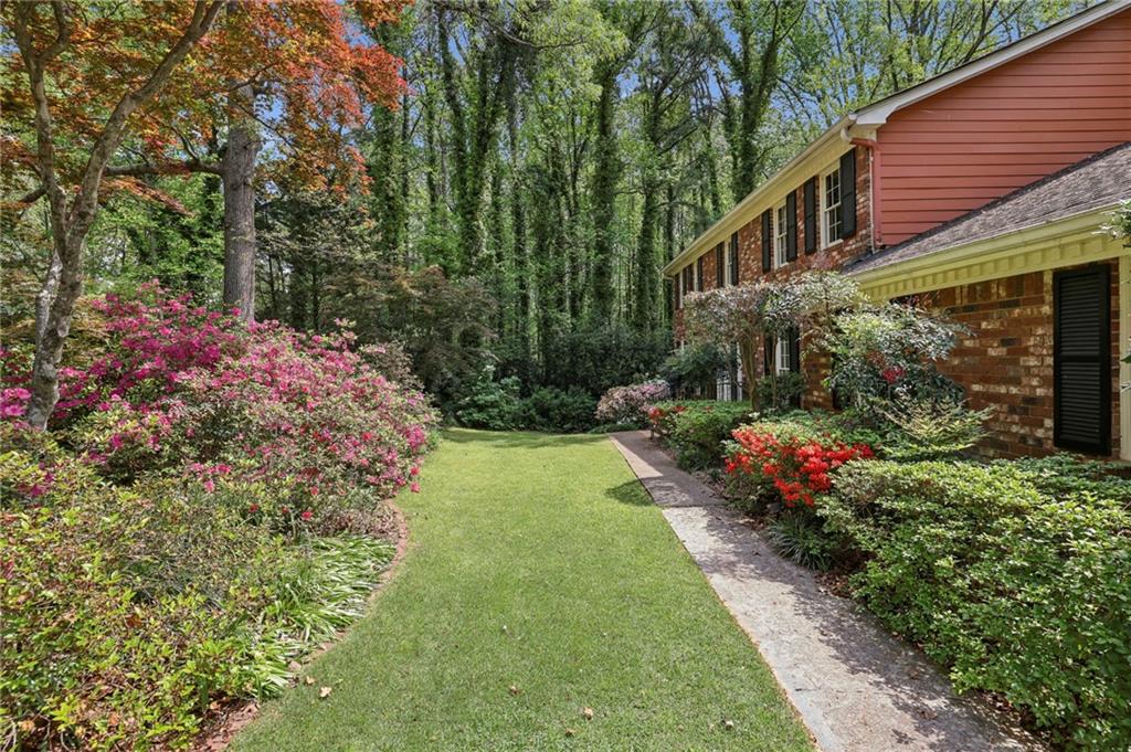 5510 Rodney Lane Southwest Stone Mountain, GA 30087 - Photo 3 of 45