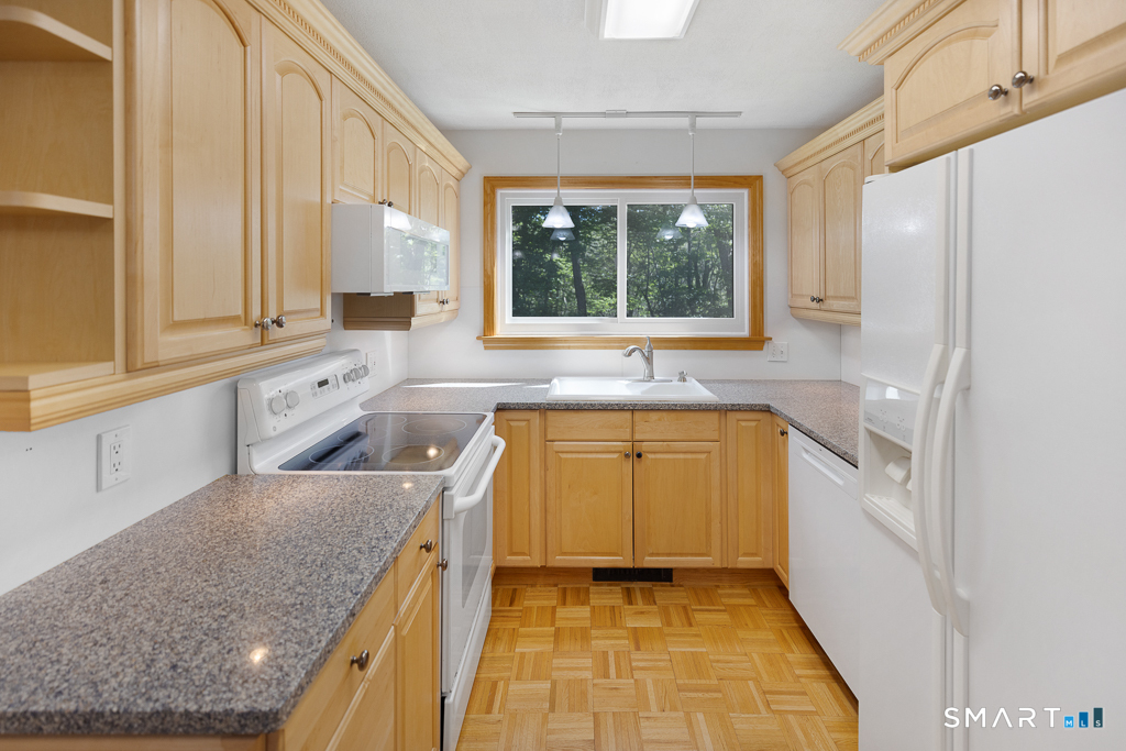 91 Riverview Road, Unit 8C East Lyme, CT 06357 - Photo 9 of 35