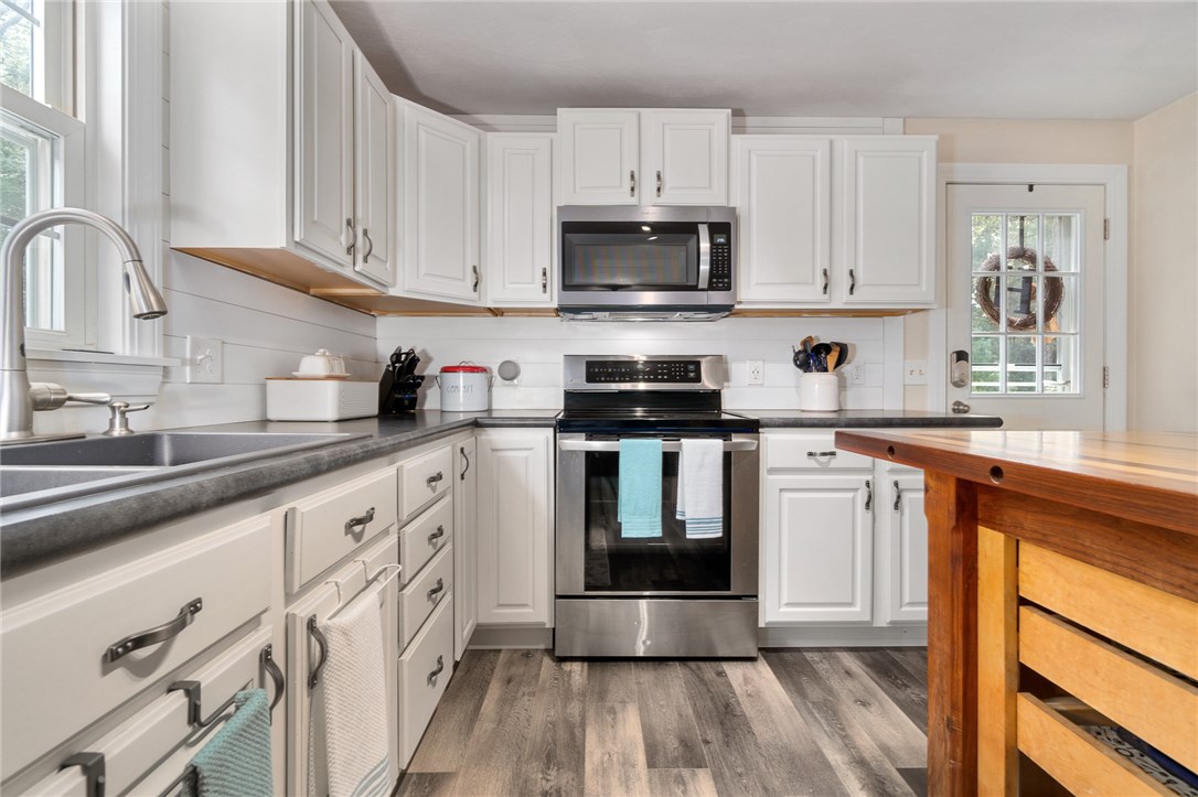 253 Old Coach Road Charlestown, RI 02813 - Photo 11 of 32