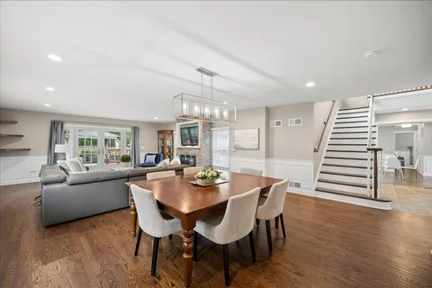 $1,899,000 | 586 Earl Drive, Northfield, IL 60093