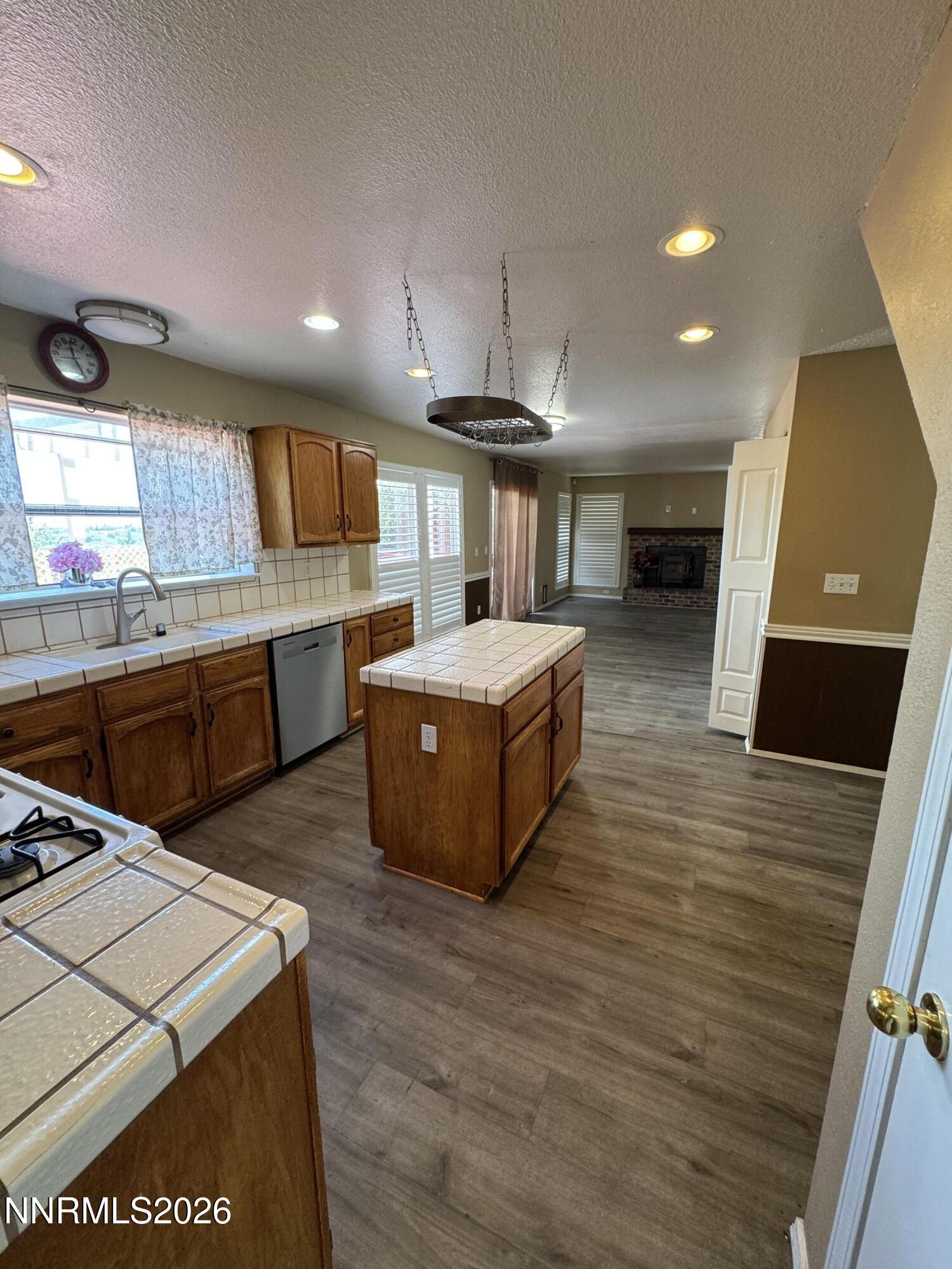 998 Edgecliff Drive Reno, NV 89523 - Photo 8 of 36 IMG_7064