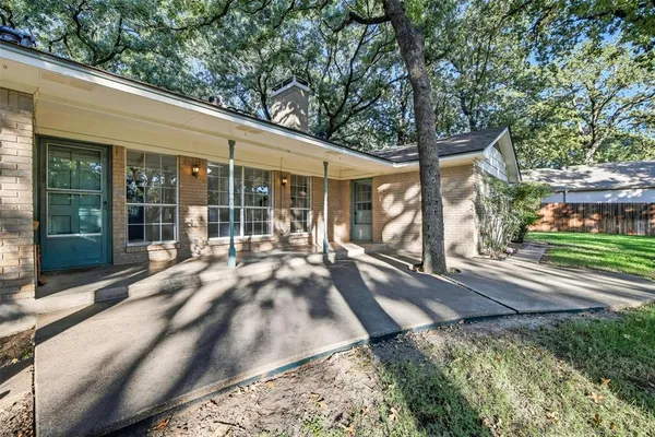 $465,000 | 924 Ridgecrest Circle, Denton, TX 76205