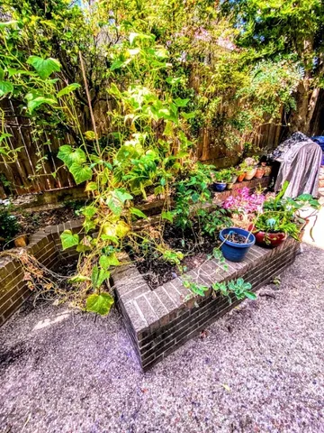 a view of a house with backyard