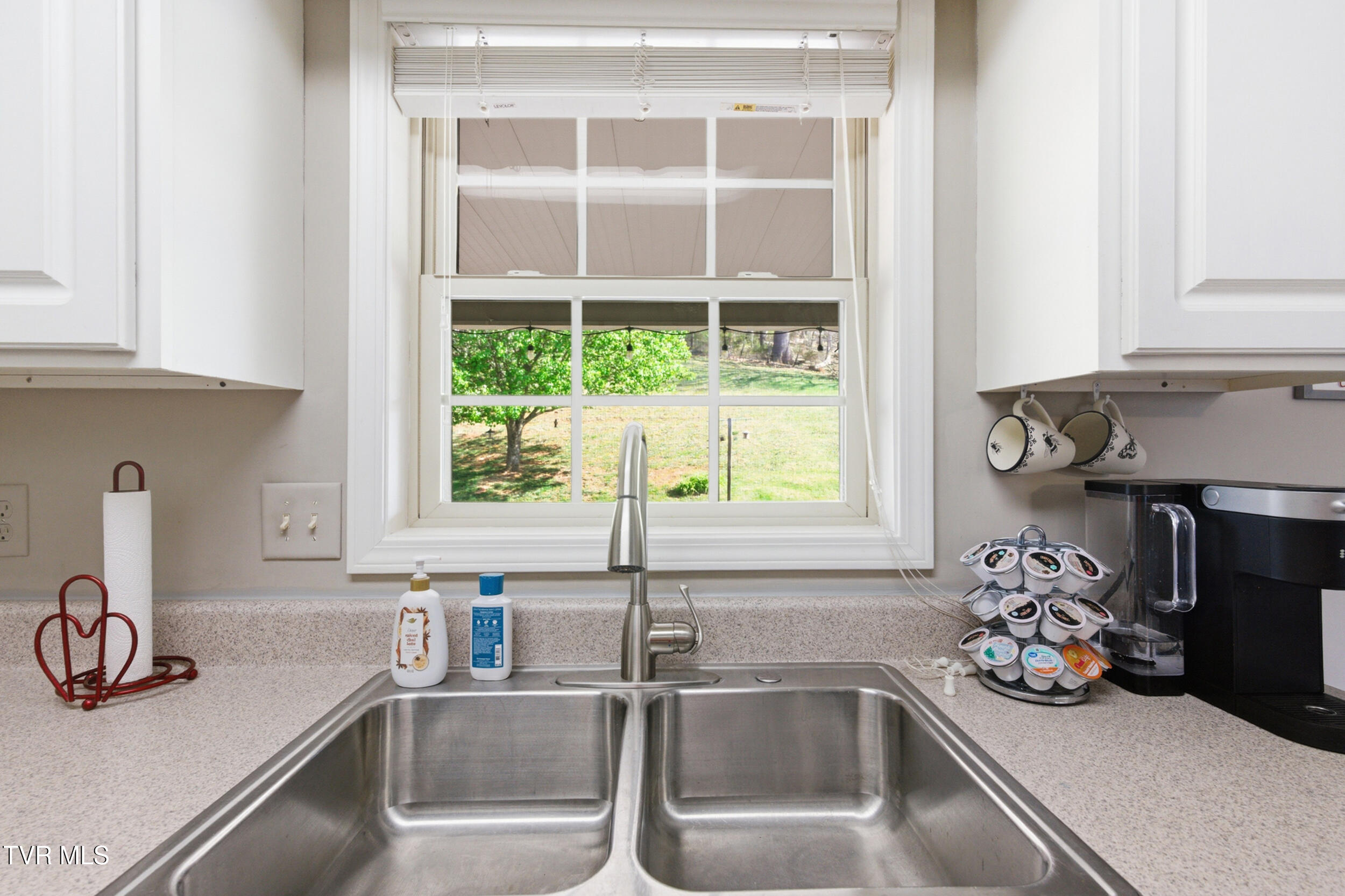 408 Lynn Road, Unit B Blountville, TN 37617 - Photo 11 of 38 dsc_8134