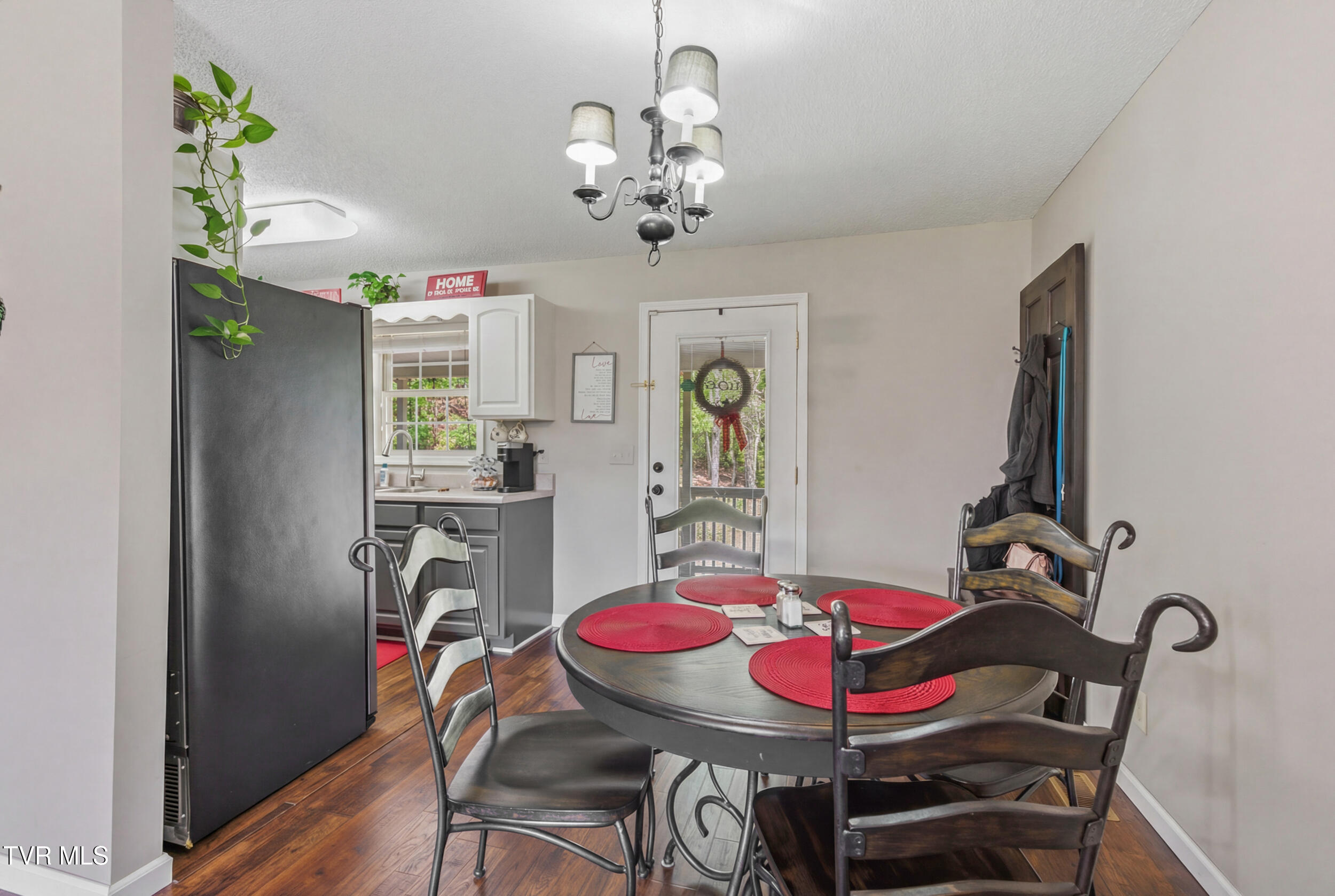 408 Lynn Road, Unit B Blountville, TN 37617 - Photo 12 of 38 dsc_8143_reedit_ddee6192 copy