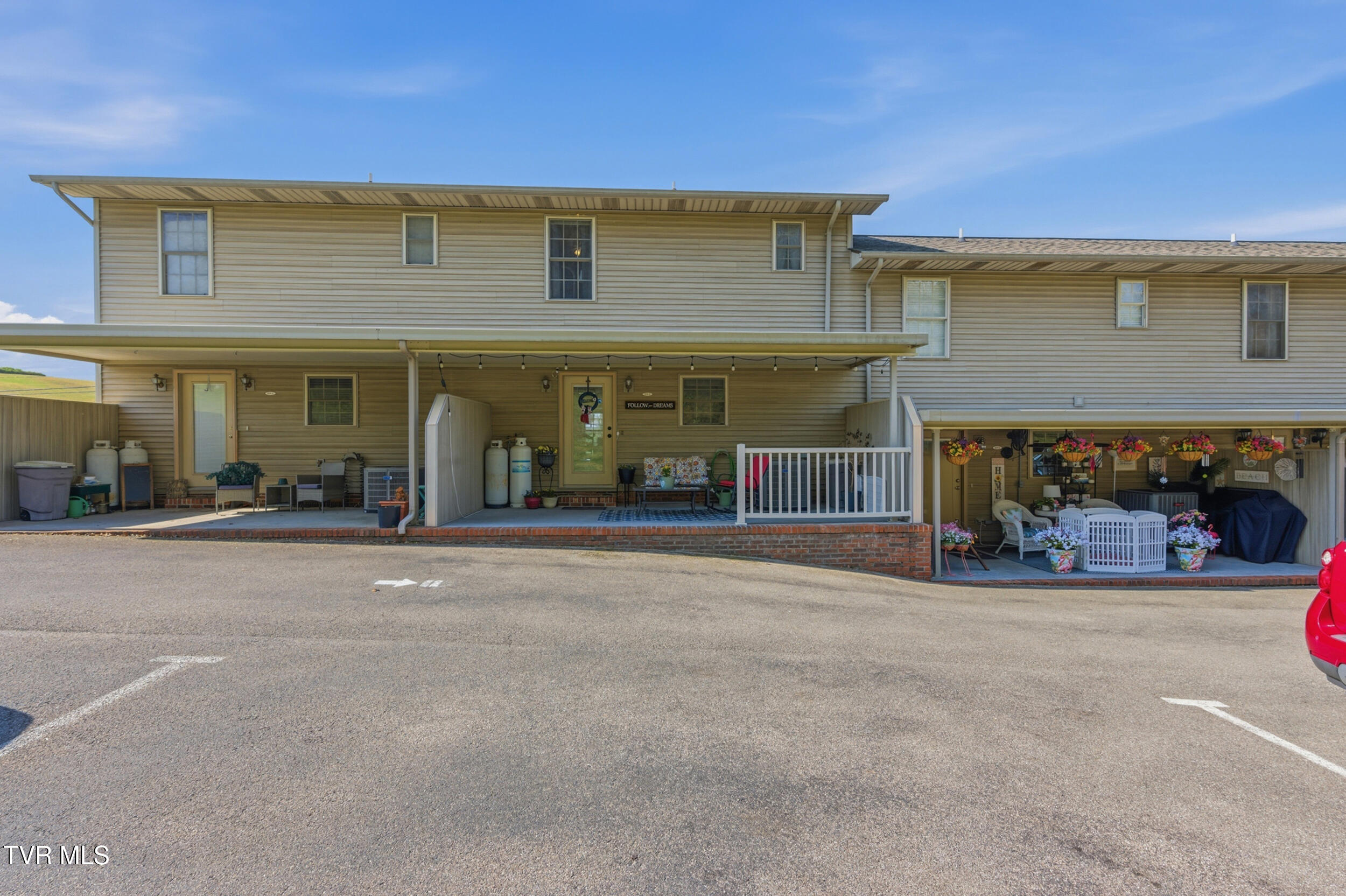 408 Lynn Road, Unit B Blountville, TN 37617 - Photo 2 of 38 dsc_8104 copy
