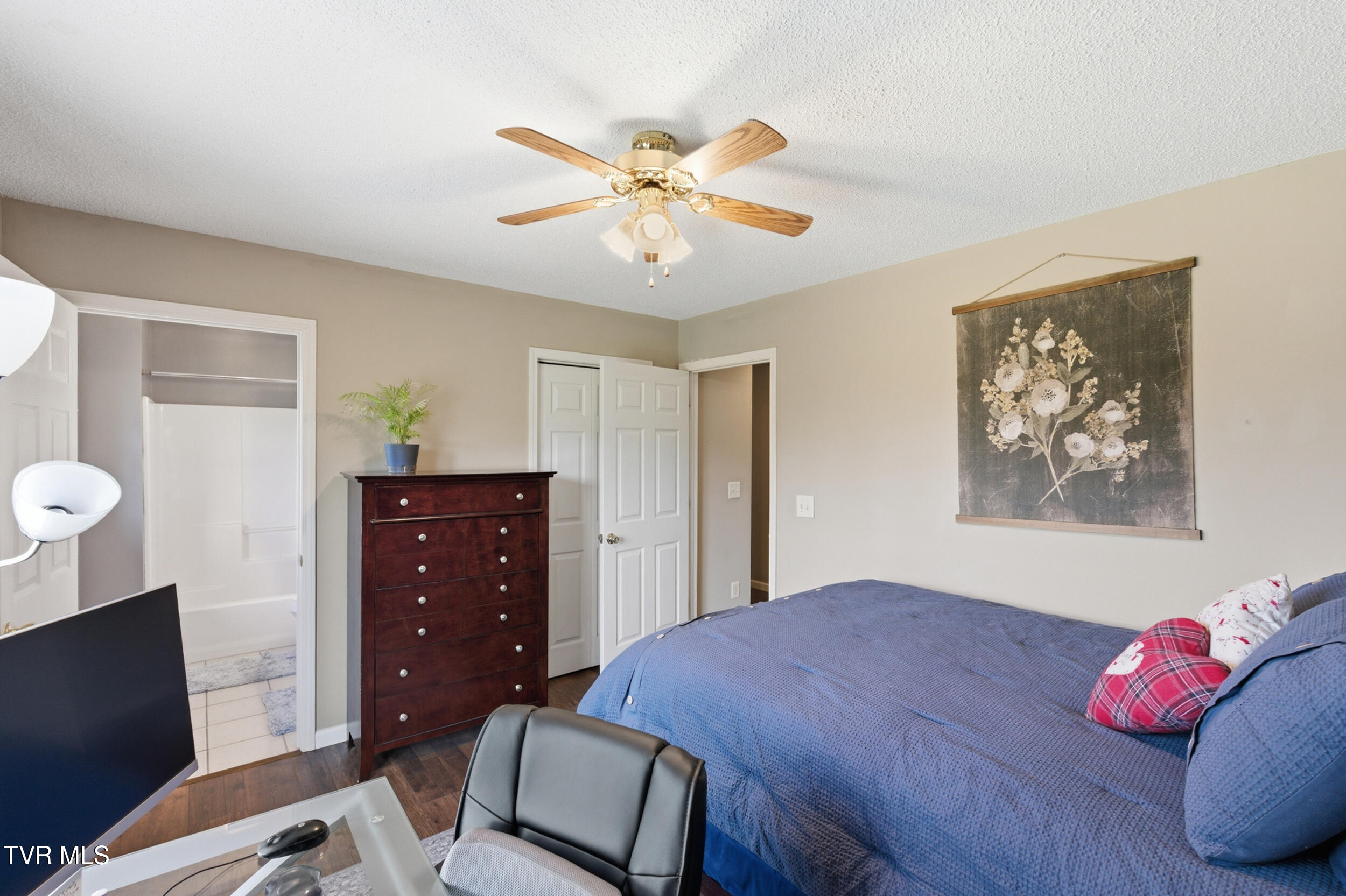 408 Lynn Road, Unit B Blountville, TN 37617 - Photo 22 of 38 dsc_8173