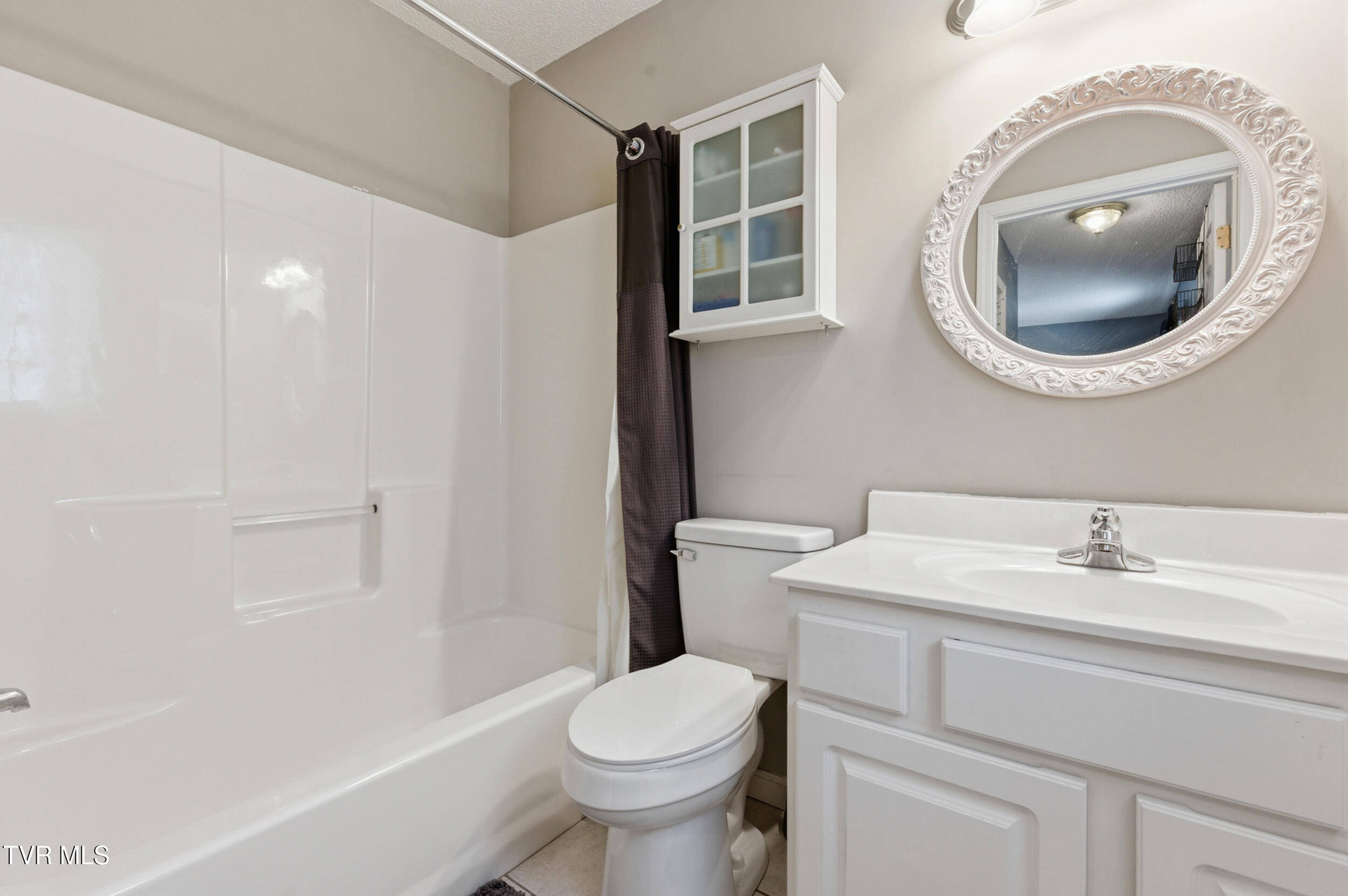 408 Lynn Road, Unit B Blountville, TN 37617 - Photo 28 of 38 dsc_8203