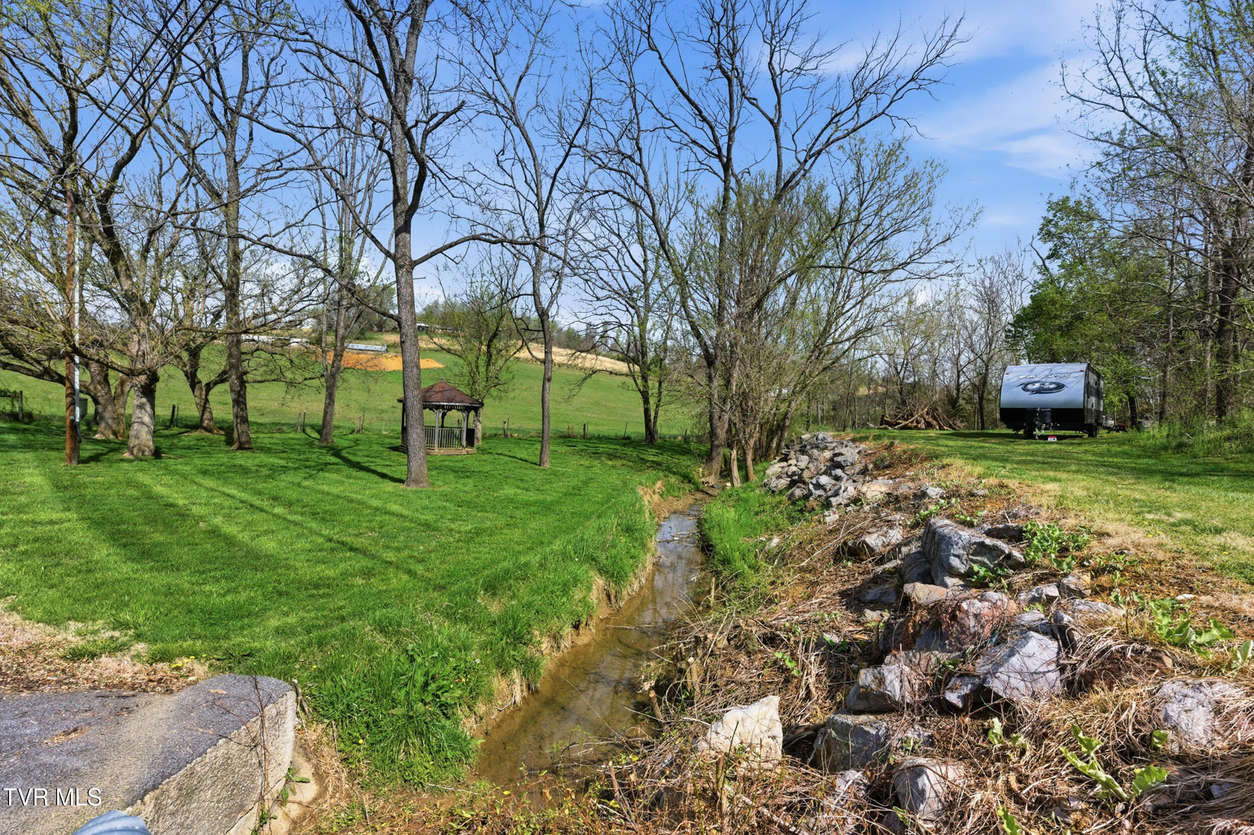 408 Lynn Road, Unit B Blountville, TN 37617 - Photo 34 of 38 dsc_8236