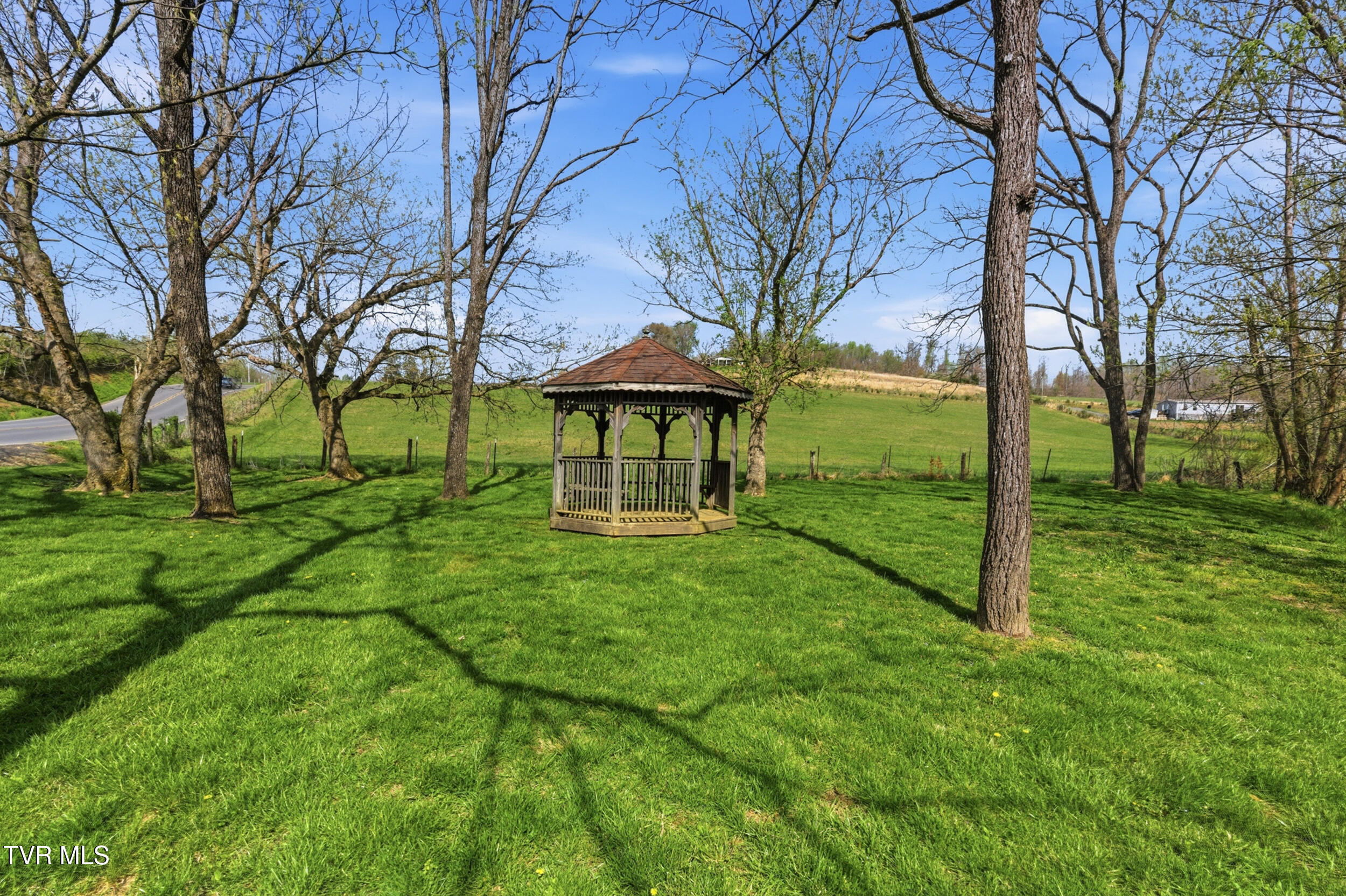408 Lynn Road, Unit B Blountville, TN 37617 - Photo 35 of 38 dsc_8239