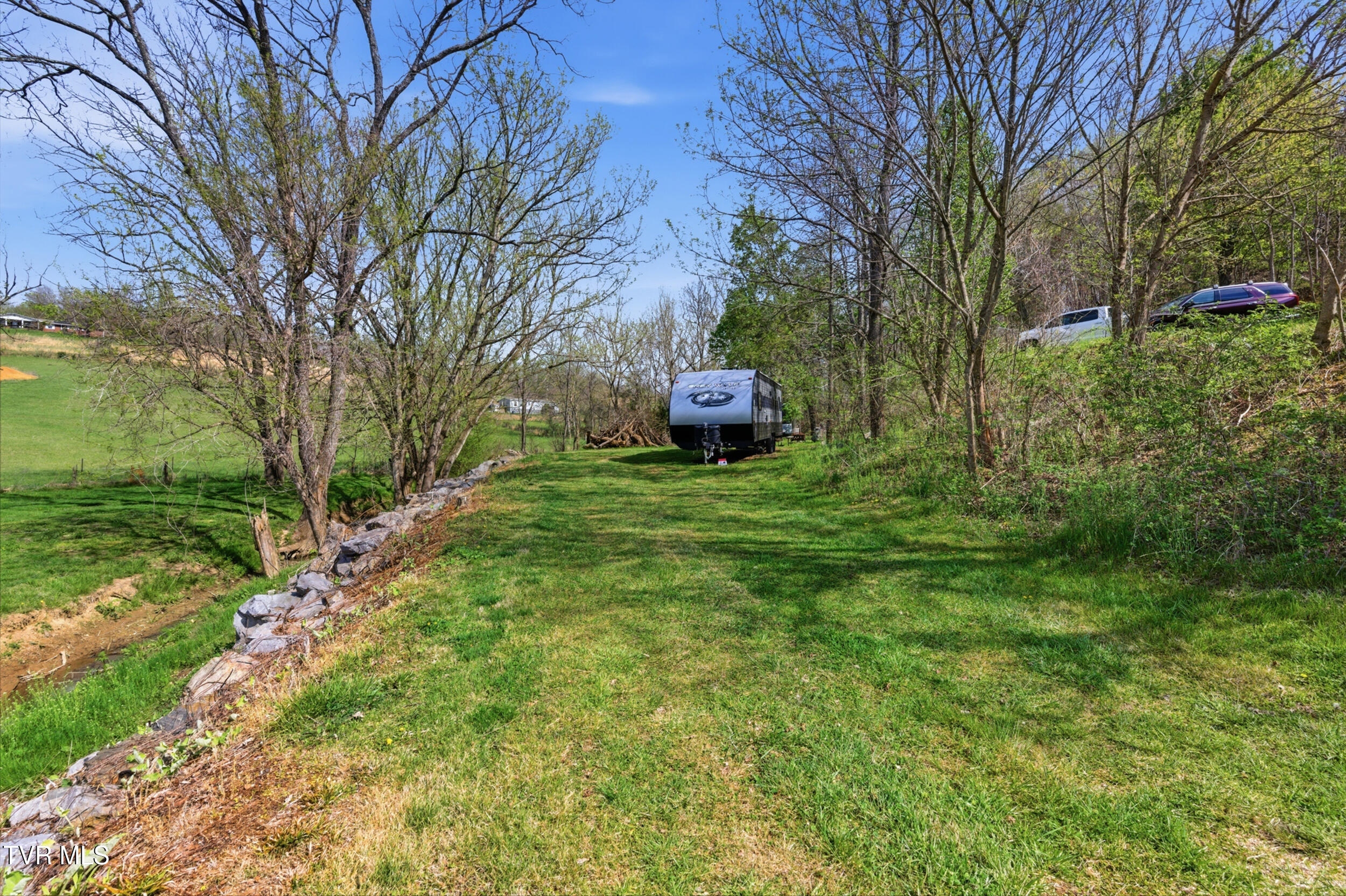 408 Lynn Road, Unit B Blountville, TN 37617 - Photo 37 of 38 dsc_8245