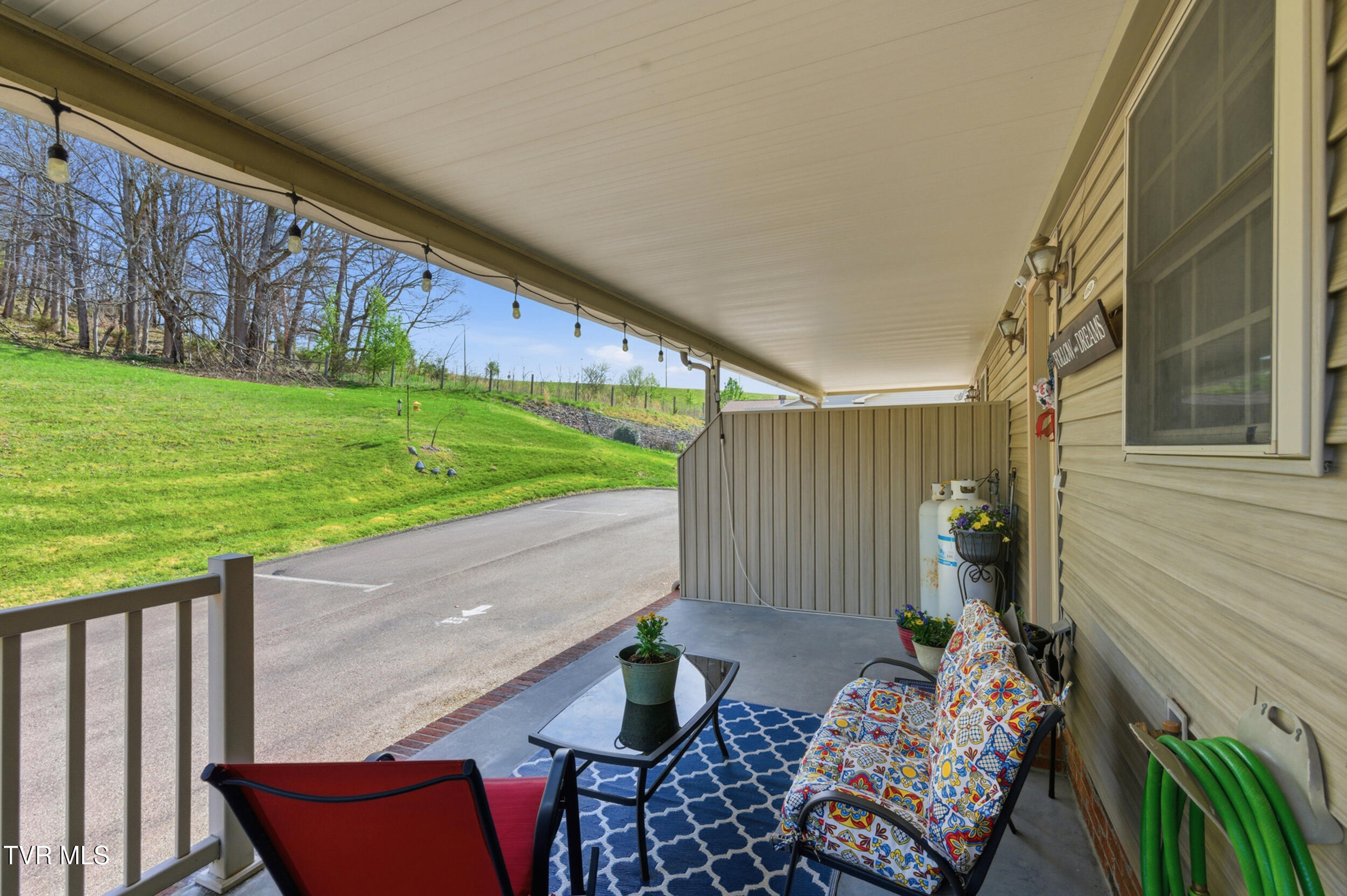 408 Lynn Road, Unit B Blountville, TN 37617 - Photo 5 of 38 dsc_8113 copy