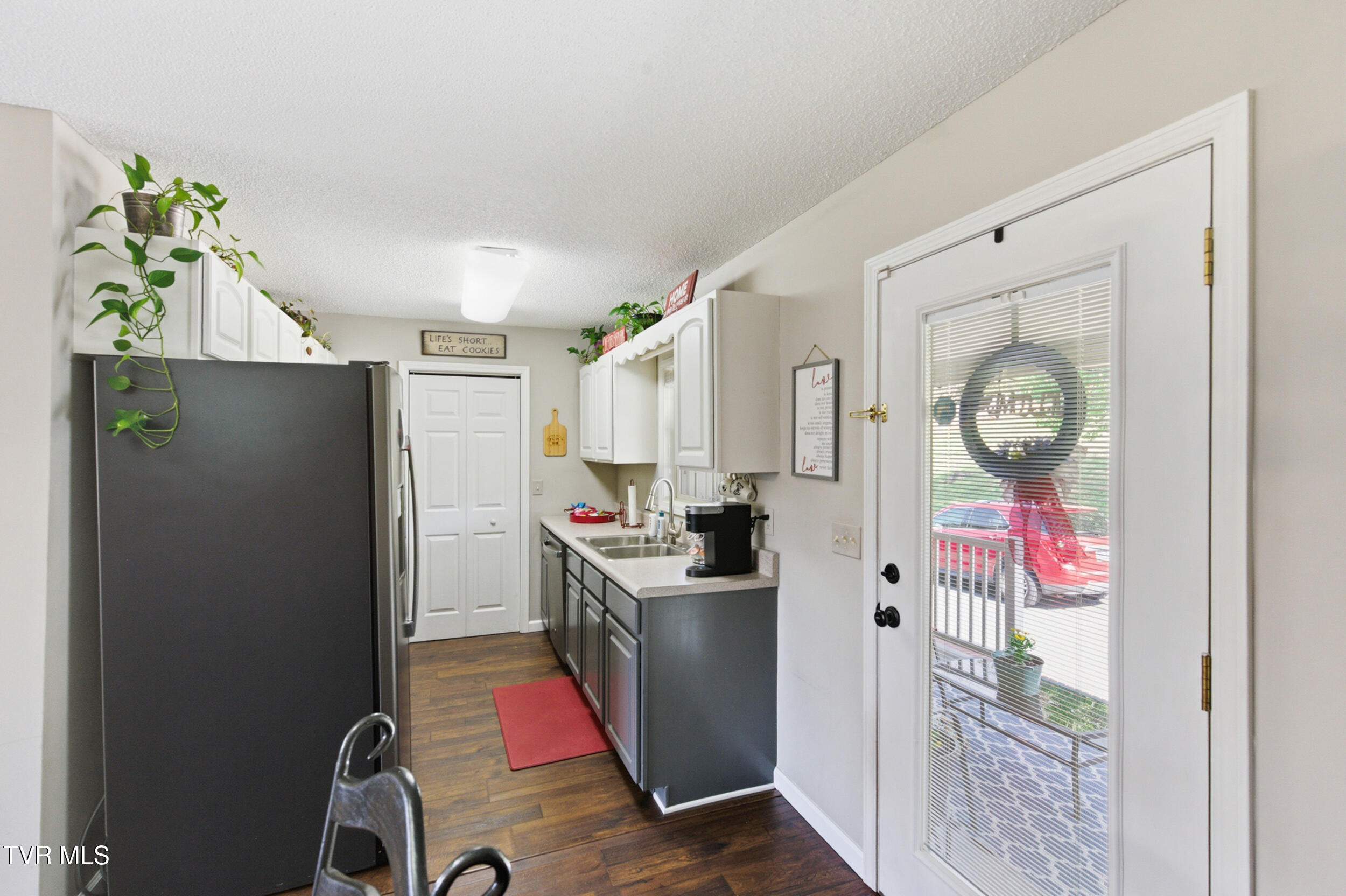 408 Lynn Road, Unit B Blountville, TN 37617 - Photo 8 of 38 dsc_8122