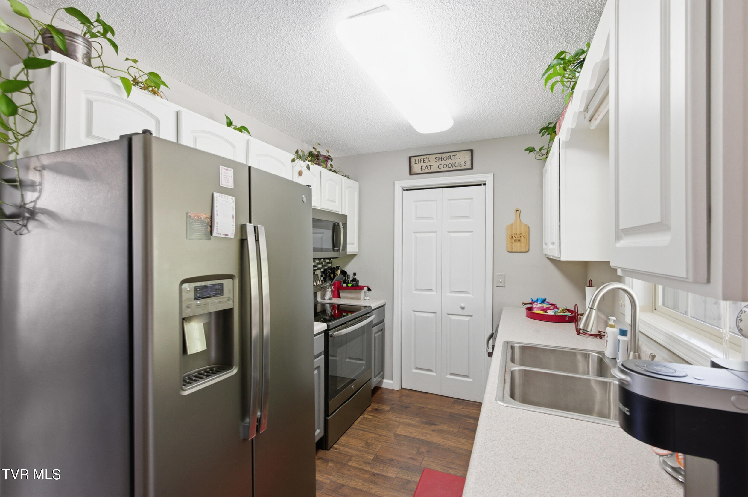 408 Lynn Road, Unit B Blountville, TN 37617 - Photo 9 of 38 dsc_8125 copy