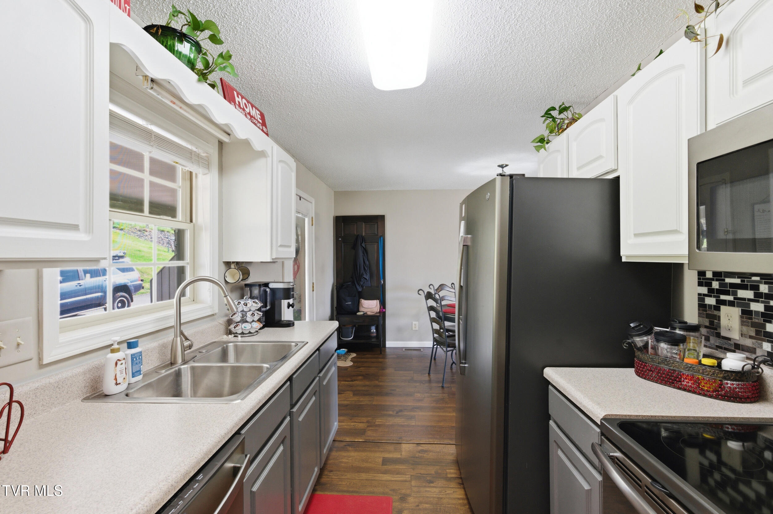 408 Lynn Road, Unit B Blountville, TN 37617 - Photo 10 of 38 dsc_8128