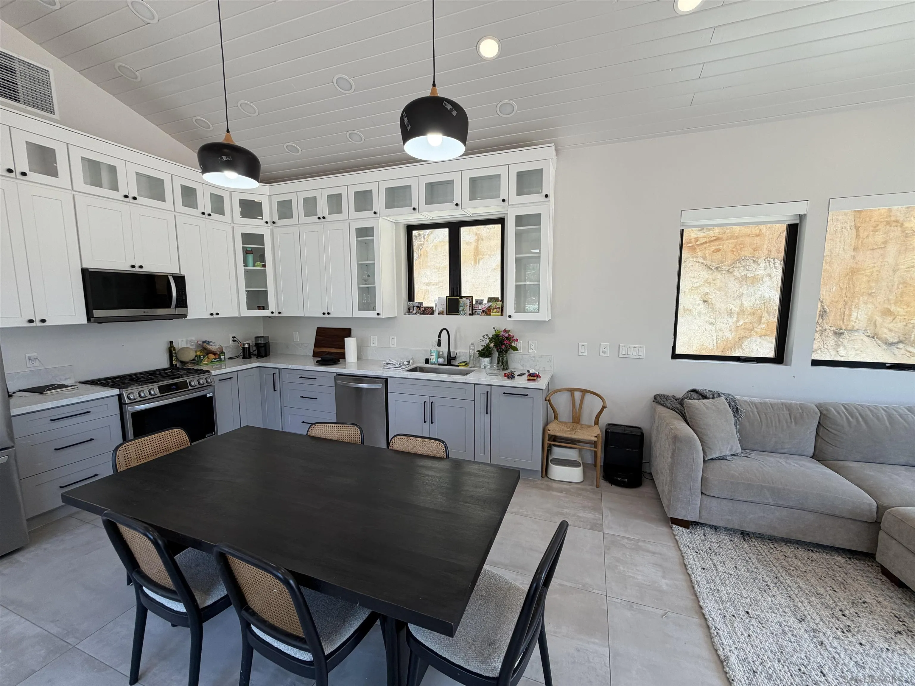341 Hidden Pines Road Del Mar, CA 92014 - Photo 4 of 12