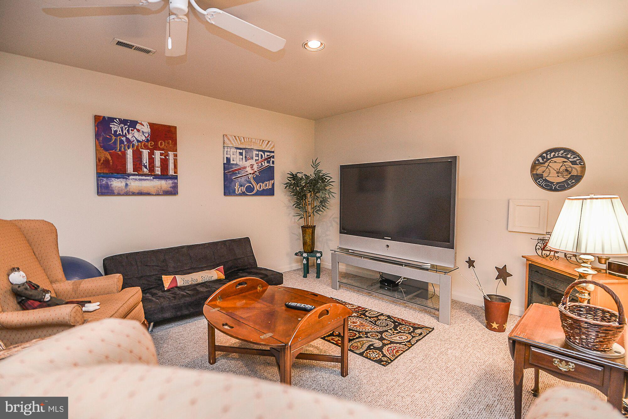 12070 Edgemere Circle Reston, VA 20190 - Photo 16 of 21